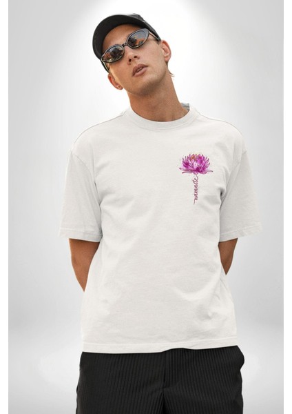 Mor Lotus Çiçeği ve Namaste Yazılı Yoga Beyaz Oversize Kadın Erkek Ön Minimal Baskılı Tişört indirimleri