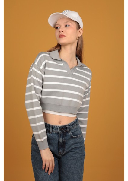 Gömlek Yaka Triko Çizgili Crop-Gri fırsatları