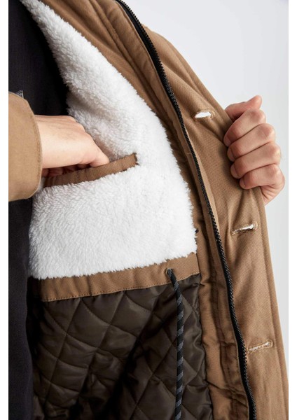 Slim Fit Dar Kesim Kapüşonlu Pelüş Astar Fermuarlı Çıtçı Kapamalı Cepli Mont Parka R6780AZ23WN