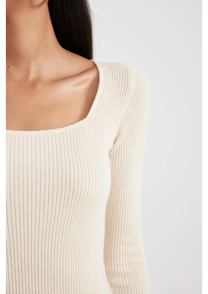 Fitted Kare Yaka Basic Düz Uzun Kollu Yırtmaçlı Midi Triko Elbise