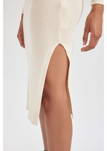 Fitted Kare Yaka Basic Düz Uzun Kollu Yırtmaçlı Midi Triko Elbise