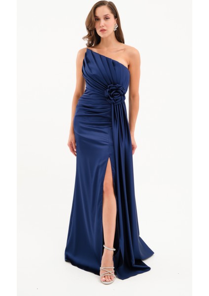 Kadın Lacivert Drapeli Çiçek Detay Uzun Saten Abiye Elbise modelleri