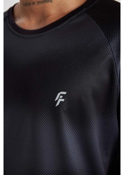 Fit Slim Fit Dar Kesim Bisiklet Yaka Desenli Sporcu Kısa Kollu Tişört Z5579AZ24SP