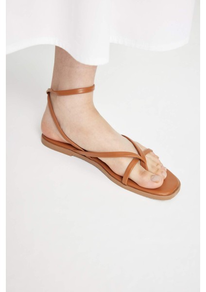 Kadın Bağcıklı Düz Taban Suni Deri Sandalet B8500AX24SM