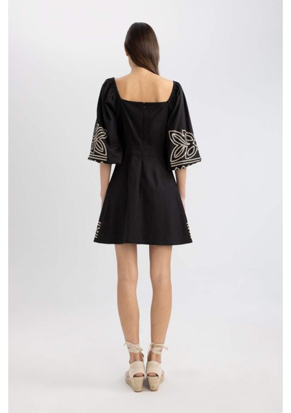 A Kesim Kalp Yaka Etnik Desenli Yarım Kol Mini Elbise B9977AX24SM