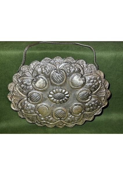 Gümüş Duvar Aynası 25 cm x 18,5 cm x 1 cm Ölçülerinde