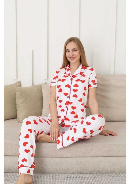 Kadın Önden Düğmeli Kısa Kol Likralı Kalp Baskılı Pijama Takımı modelleri