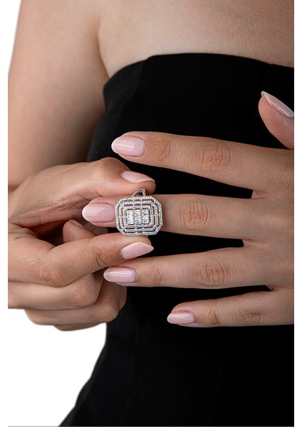 925 Ayar Gümüş Baget Kesim Taş Döşemeli Yüzük