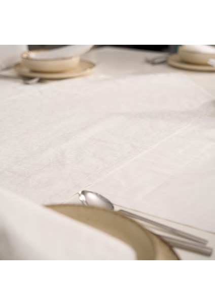 Çiçek Desenli 2 Parça Beyaz Sofra Sunum Seti 1 Adet Üçgen Runner 50x150 cm - 1 Adet Dikdörtgen Runner 50x150 cm fiyatları