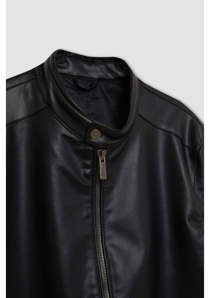 Erkek Siyah Slim Fit Dar Kesim Dik Yaka Fermuarlı Astarlı Mevsimlik Hafif İnce Suni Deri Mont Ceket C5632AX24AU
