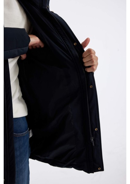 Slim Fit Dar Kesim Kapüşonlu Yarım Astar Parka C5712AX24WN
