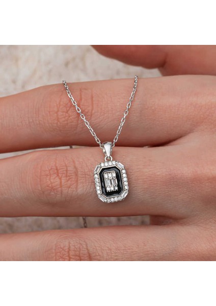 Gümüş Siyah Mineli Baget Kadın Kolye