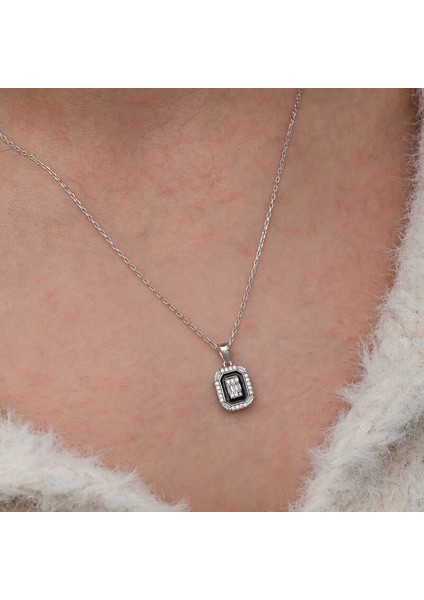 Gümüş Siyah Mineli Baget Kadın Kolye