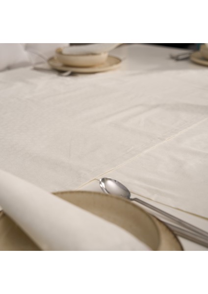 Kar Desenli 2 Parça Beyaz Sofra Sunum Seti 1 Adet Üçgen Runner 50x150 cm - 1 Adet Dikdörtgen Runner 50x150 cm fiyatları