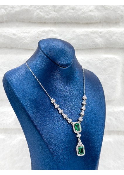 Özel Tasarım Zümrüt Taşlı V Model Kadın Gümüş Kolye modelleri