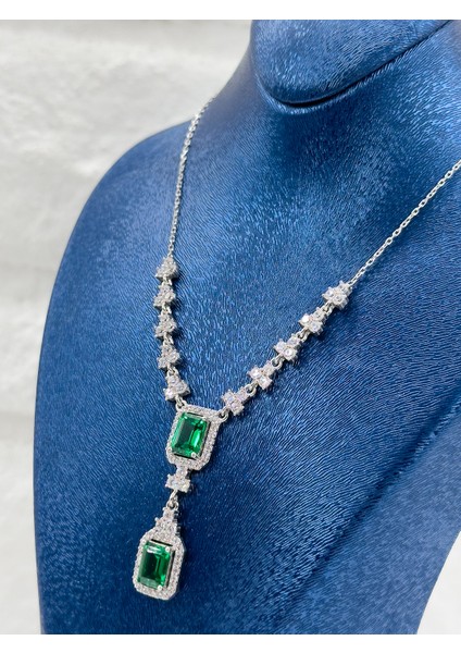 Özel Tasarım Zümrüt Taşlı V Model Kadın Gümüş Kolye fırsatları