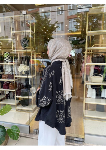Taş Işlemeli Kimono