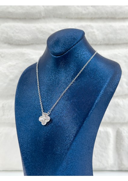 Tekli Spor Yonca Kadın Gümüş Kolye modelleri