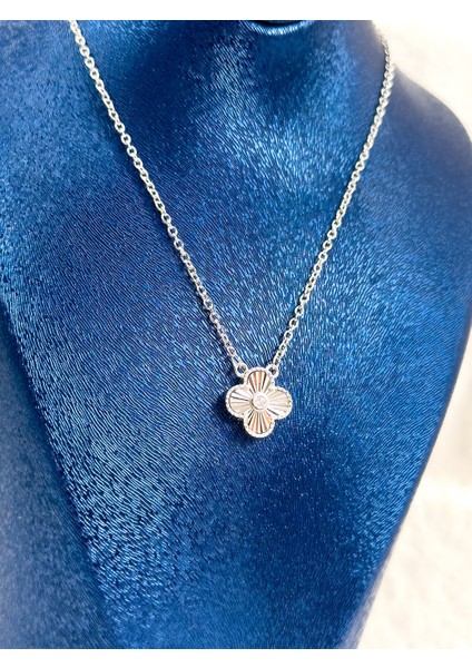 Tekli Spor Yonca Kadın Gümüş Kolye fırsatları