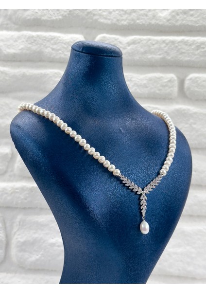 Beyaz Incili Pırlanta Montür V Model Kadın Gümüş Kolye - Incili Kolye fiyatları