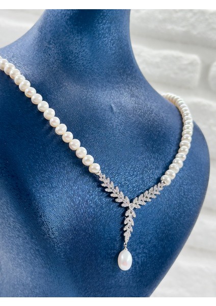 Beyaz Incili Pırlanta Montür V Model Kadın Gümüş Kolye - Incili Kolye fırsatları