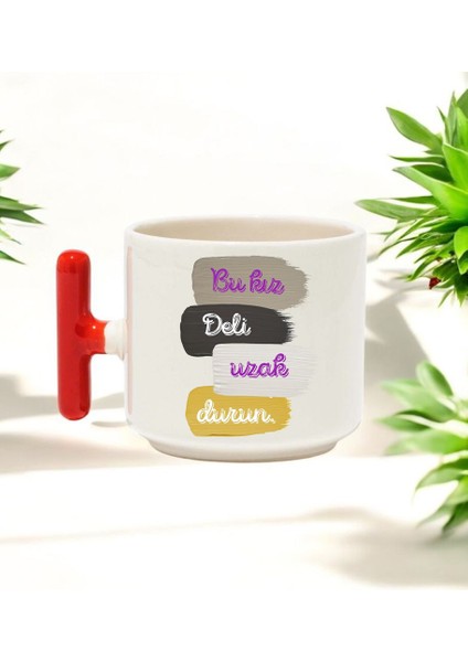 Bu Kız Deli Uzak Durun Tasarımlı Kırmızı T Kulplu Seramik Baskılı Kupa Bardak 250 ml fiyatları