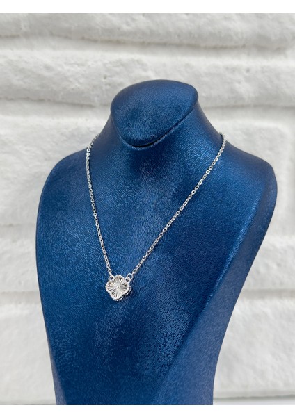 Taşsız Tekli Spor Yonca Kadın Gümüş Kolye