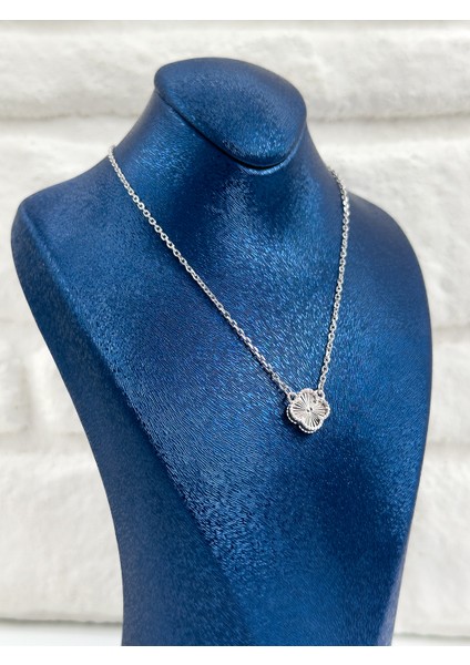 Taşsız Tekli Spor Yonca Kadın Gümüş Kolye modelleri