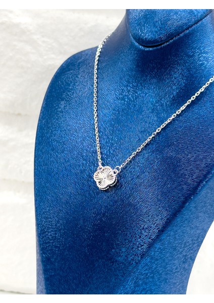 Taşsız Tekli Spor Yonca Kadın Gümüş Kolye fırsatları