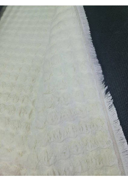 Konforsa Beyaz Modern Tavşan Tüyü Bubble Desenli Halı – Yumuşak Dokulu, Leke Tutmaz, Kaymaz Tabanlı