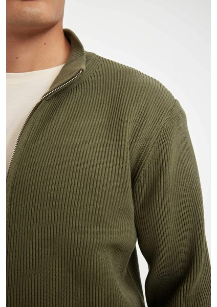 Standart Fit Normal Kesim Dik Yaka Fermuarlı Hırka C8172AX24AU