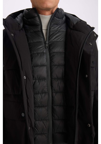 Su İtici Slim Fit Dar Kesim Kapüşonlu Fermuarlı Çıtçıt Kapamalı Cepli Mont C7443AX24WN