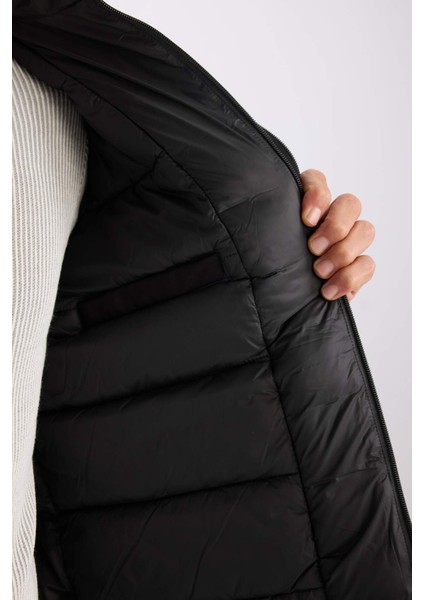 Su İtici Slim Fit Dar Kesim Kapüşonlu Fermuarlı Çıtçıt Kapamalı Cepli Mont C7443AX24WN