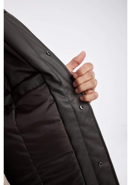 Regular Fit Gömlek Yaka Çıtçıtlı Suni Deri Mont C4860AX24WN