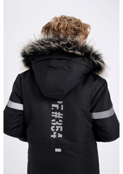 Erkek Çocuk Çıkarılabilir Suni Kürk Yaka Kapüşonlu Pelüş Astar Parka C8786A824WN