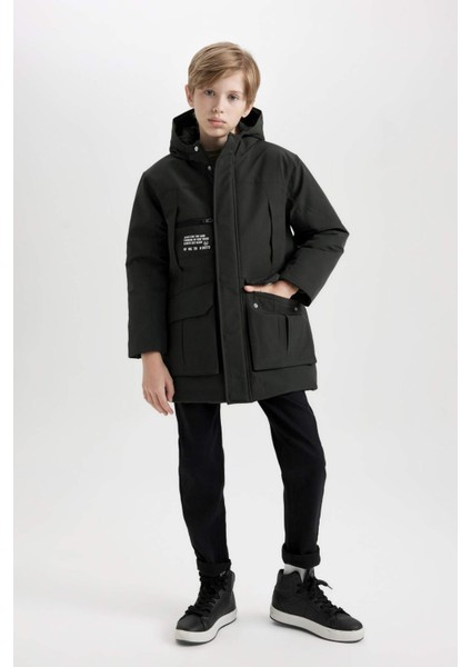Erkek Çocuk Su Geçirmez Kapüşonlu Fermuarlı Çıtçıtlı Cepli Parka C8902A824WN
