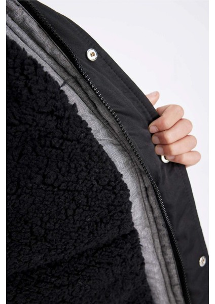 Erkek Çocuk Çıkarılabilir Suni Kürk Yaka Kapüşonlu Pelüş Astar Parka C8990A824CW