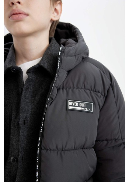 Erkek Çocuk Su Geçirmez Kapüşonlu Parka C8919A824WN