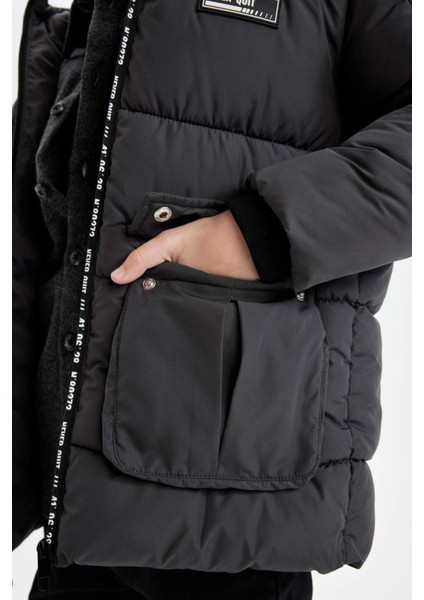 Erkek Çocuk Su Geçirmez Kapüşonlu Parka C8919A824WN