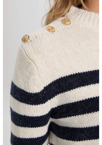 Regular Fit Yumuşak Dokulu Bisiklet Yaka Düğmeli Çizgili Triko Kazak C9055AX24WN