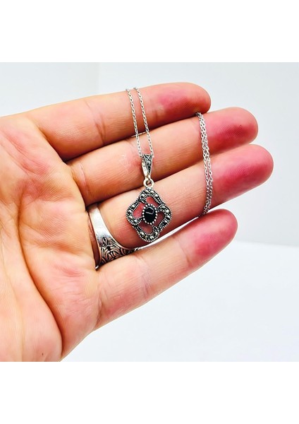 Sarmaşık Model Oltu Taşı Işçilikli 925 Ayar Gümüş Koly