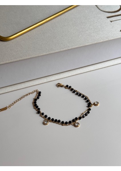 Siyah Boncuklu Sallantılı Taşlı Altın Kaplama Bileklik modelleri