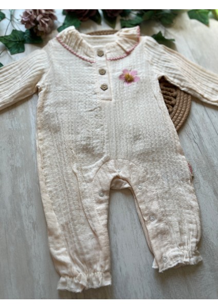 Fukukumbaby Müslin Çiçek Desenli Kız Bebek Tulum Vanilya fiyatları
