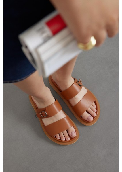 Taba Cilt Kalın Bantlı Tek Toka Detaylı Kadın Terlik