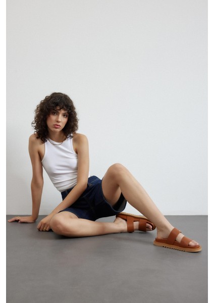 Taba Cilt Kalın Bantlı Tek Toka Detaylı Kadın Terlik