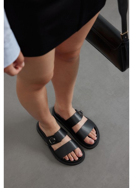 Siyah Cilt Kalın Bantlı Tek Toka Detaylı Kadın Terlik indirimleri