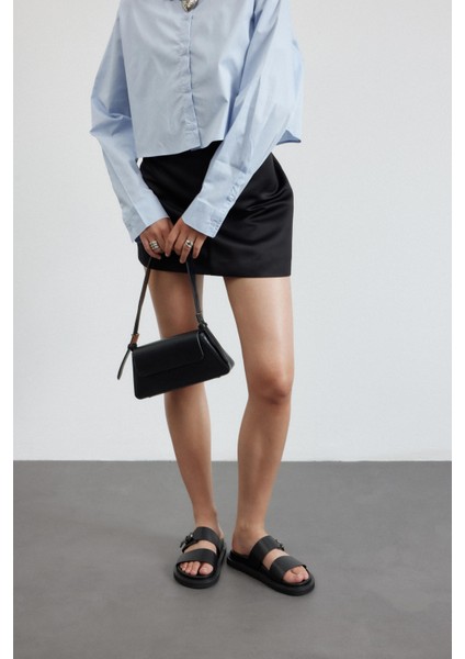 Siyah Cilt Kalın Bantlı Tek Toka Detaylı Kadın Terlik