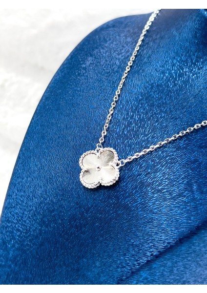 Spor Taşsız Yonca Kadın Gümüş Kolye