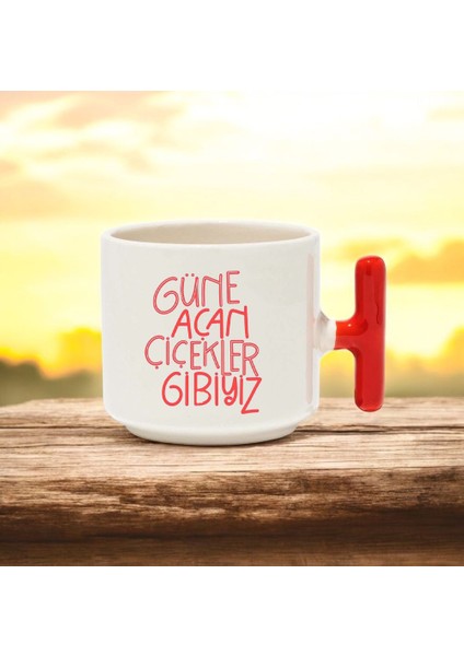 Güne Açan Çiçekler Gibiyiz Tasarımlı Kırmızı T Kulplu Seramik Baskılı Kupa Bardak 250 ml fiyatları