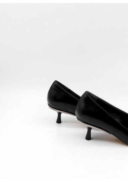 Kısa Topuklu Şık Kadın Ayakkabı PM207 Siyah Cilt